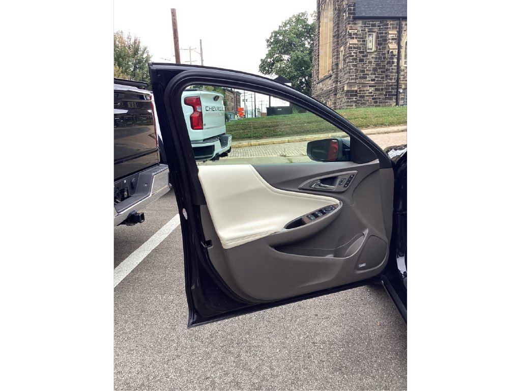 Used 2022 Chevrolet Malibu Premier FWD image 17
