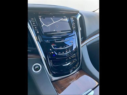 Used 2020 Cadillac Escalade Premium Luxury AWD/4WD image 16