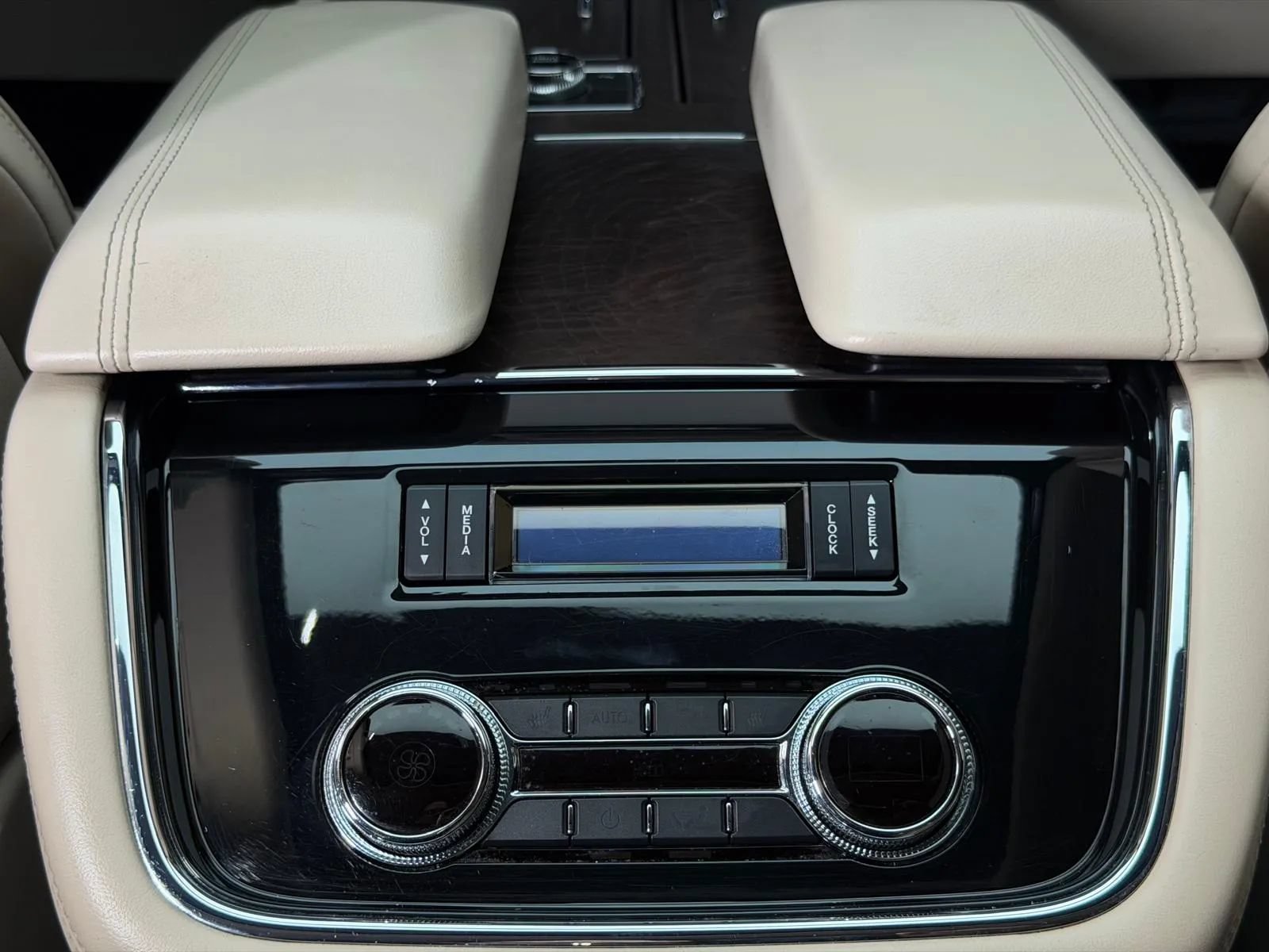 Used 2018 Lincoln Navigator Select AWD/4WD image 24