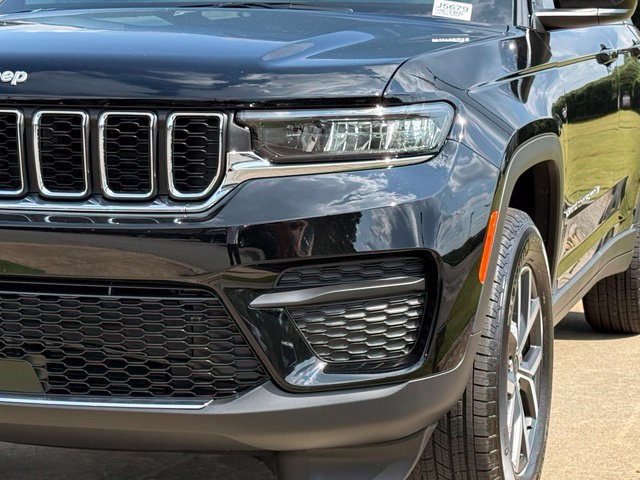 New 2027 Jeep Grand Cherokee Laredo X RWD image 11