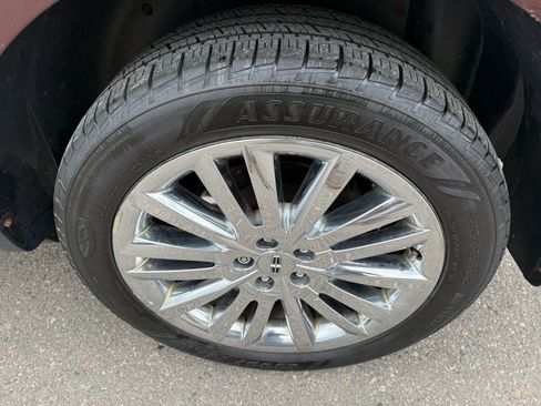 Used 2012 Lincoln MKX FWD image 10