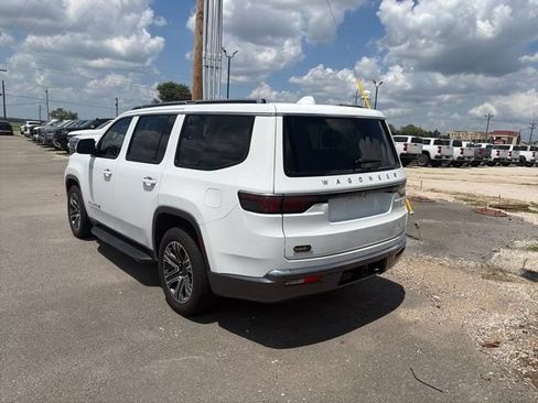 Used 2022 Jeep Wagoneer Series III AWD/4WD image 4