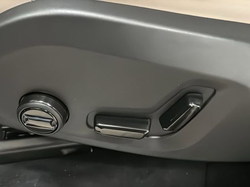 Used 2026 Volvo XC90 T8 Plus w/ Protection Package Premier image 23