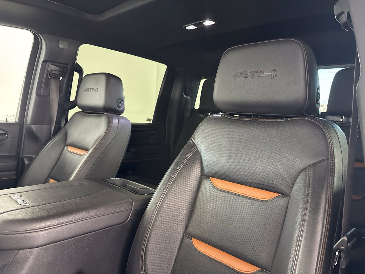 Used 2025 GMC Sierra 3500 AT4 w/ AT4 Premium Plus Package AWD/4WD image 9