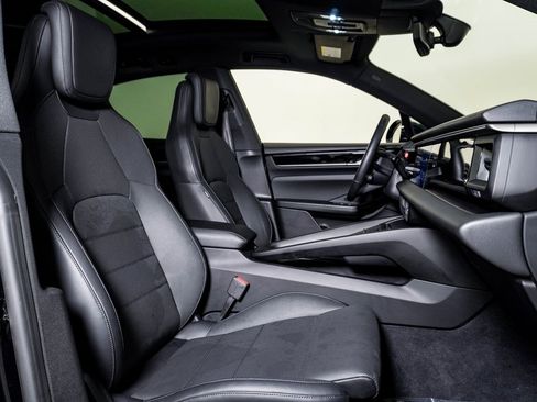 Certified 2025 Porsche Macan Electric image 15