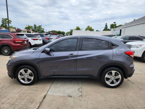 Used 2017 Honda HR-V EX image 2