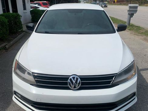 Used 2016 Volkswagen Jetta Sport image 2