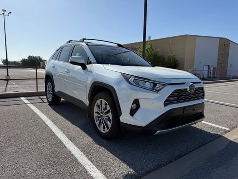 Used 2020 Toyota RAV4 Limited FWD image 4