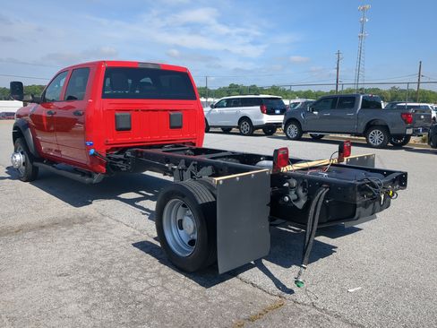 Used 2022 RAM 5500 Tradesman w/ Chrome Appearance Group RWD image 5