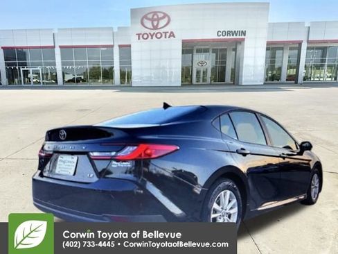 Used 2025 Toyota Camry LE image 11