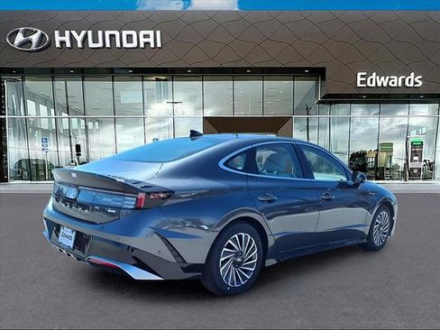 Used 2025 Hyundai Sonata Limited FWD image 7