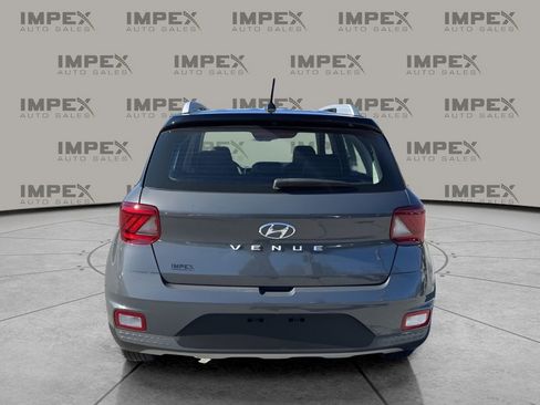 Used 2025 Hyundai Venue Limited image 4
