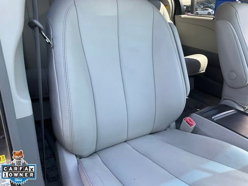 Used 2014 Toyota Sienna XLE image 64