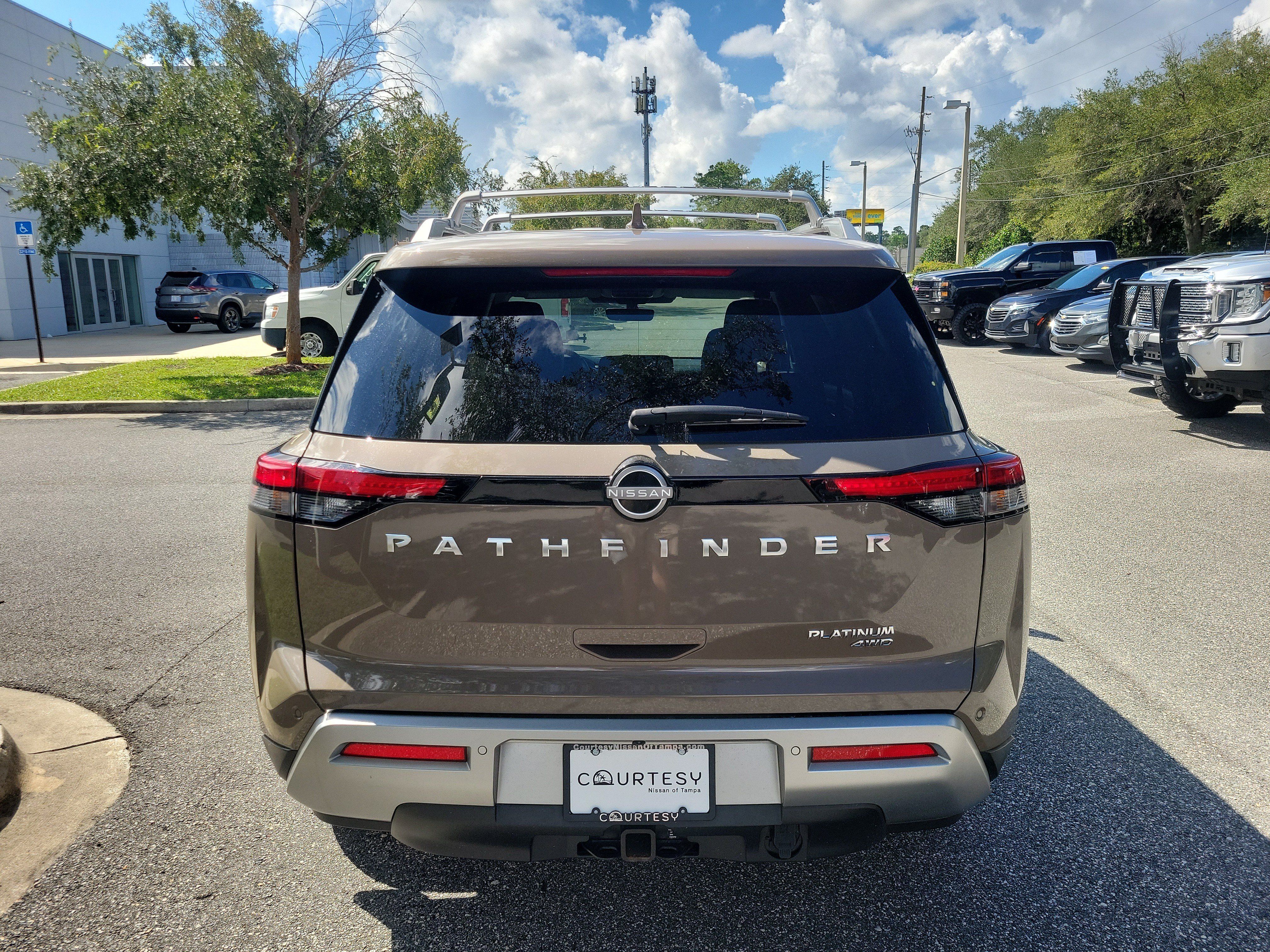 Used 2025 Nissan Pathfinder Platinum w/ Cargo Package AWD/4WD image 5