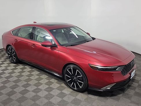 Used 2023 Honda Accord Touring image 2