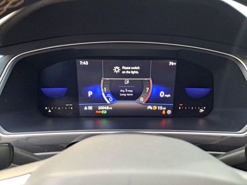 Used 2022 Volkswagen Tiguan SE image 16