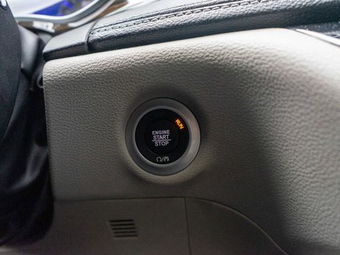 Used 2023 Chrysler Pacifica Limited image 22