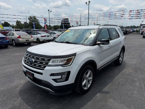 Used 2017 Ford Explorer XLT w/ Equipment Group 201A AWD/4WD image 10