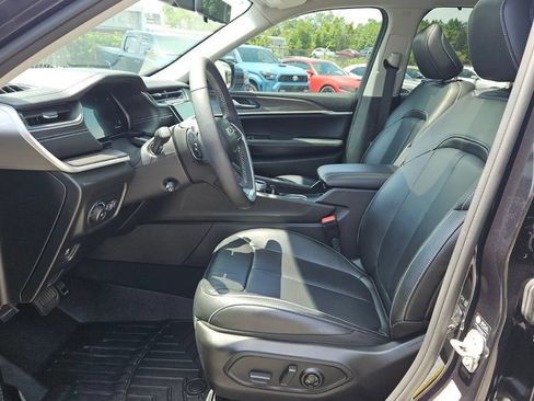 Used 2024 Jeep Grand Cherokee Limited w/ Luxury Tech Group II AWD/4WD image 10