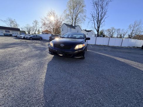Used 2010 Toyota Corolla LE image 2