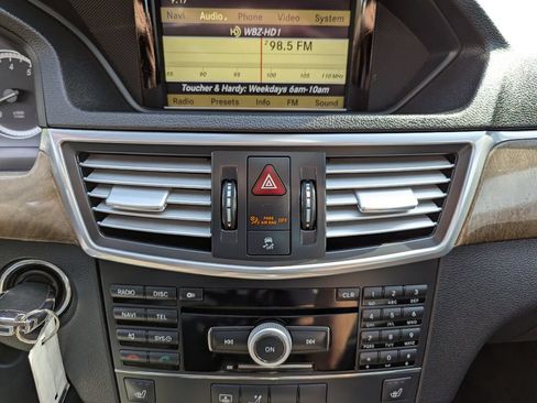 Used 2010 Mercedes-Benz E 350 4MATIC Sedan image 23