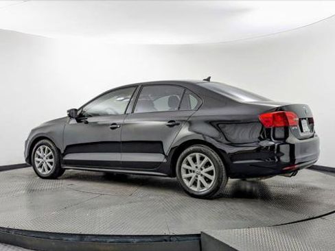 Used 2012 Volkswagen Jetta SE FWD image 4