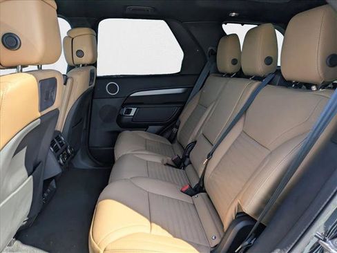 New 2025 Land Rover Discovery Dynamic SE image 16