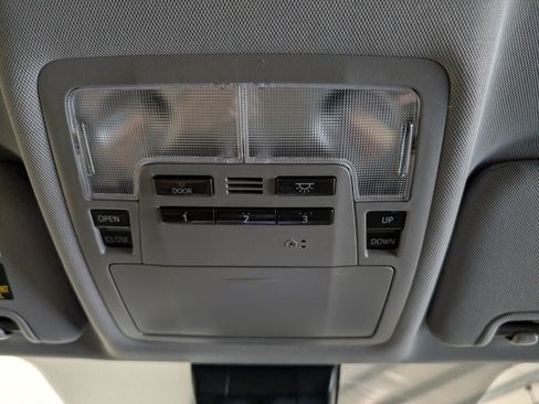 Used 2019 Toyota Highlander SE AWD/4WD image 26