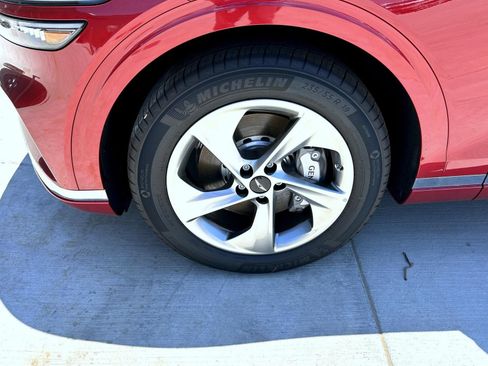 New 2026 Genesis GV70 2.5T Select AWD/4WD image 22
