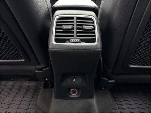 Used 2018 Audi Q3 2.0T Premium Plus w/ Premium Plus Package image 23
