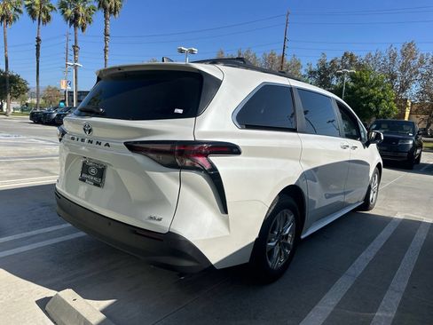 Used 2025 Toyota Sienna XLE w/ XLE Plus Package FWD image 3