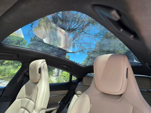 Used 2022 Porsche Taycan RWD image 33