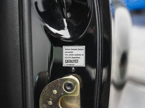 Used 1995 Porsche 911 Carrera RWD image 49