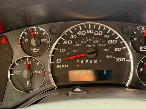 Used 2018 Chevrolet Express 2500 w/ Driver Convenience Package RWD image 28