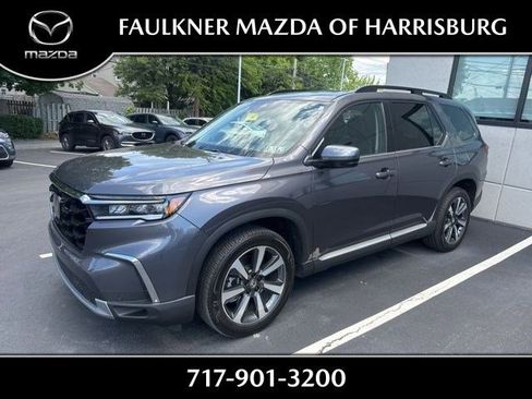 Used 2025 Honda Pilot Touring image 1