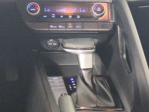 Used 2022 Hyundai Elantra SEL FWD image 19