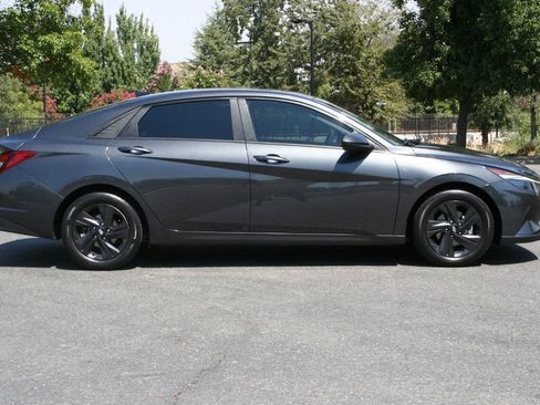 Used 2021 Hyundai Elantra SEL FWD image 4