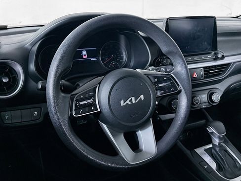 Used 2022 Kia Forte LXS FWD image 17
