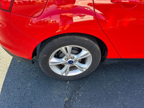 Used 2014 Ford Focus SE FWD image 9