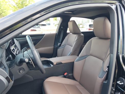 Used 2023 Lexus ES 350 w/ Premium Package FWD image 32