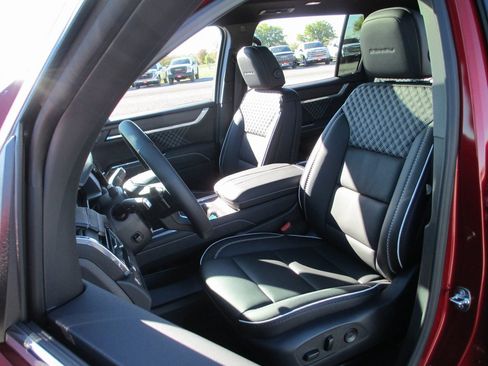 New 2026 GMC Acadia Denali w/ Super Cruise Package image 10