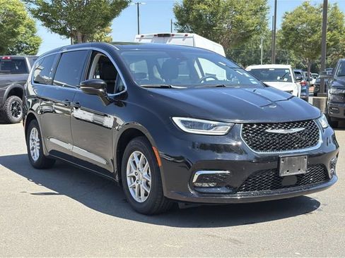Used 2024 Chrysler Pacifica Touring-L FWD image 15