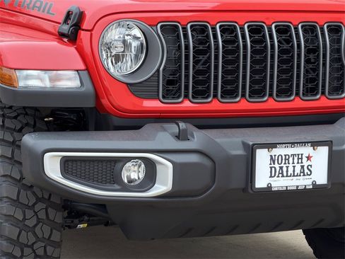 New 2025 Jeep Gladiator Sport image 7