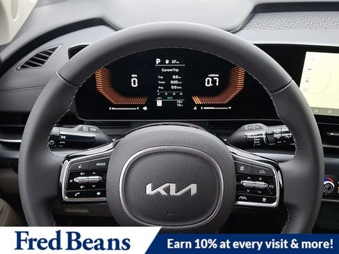 New 2026 Kia Carnival FWD image 18