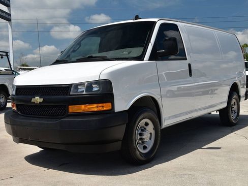 Used 2020 Chevrolet Express 2500 RWD image 3