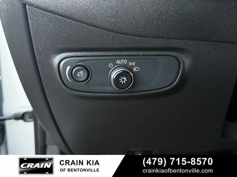 Used 2021 Chevrolet Equinox LS w/ LS Convenience Package FWD image 11