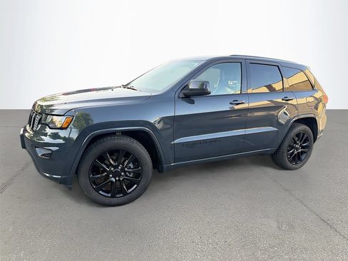 Used 2017 Jeep Grand Cherokee Altitude AWD/4WD image 8