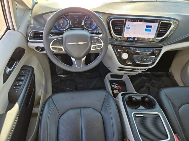 Used 2022 Chrysler Pacifica Touring-L FWD image 18