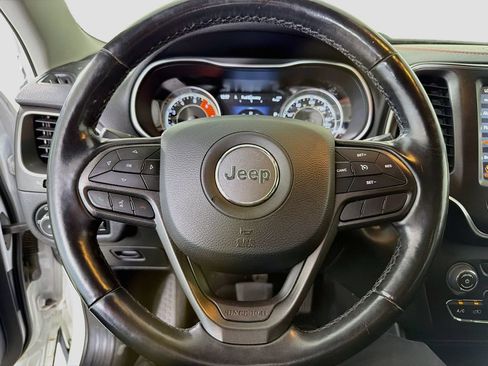 Used 2020 Jeep Cherokee Trailhawk w/ Cold Weather Group AWD/4WD image 15