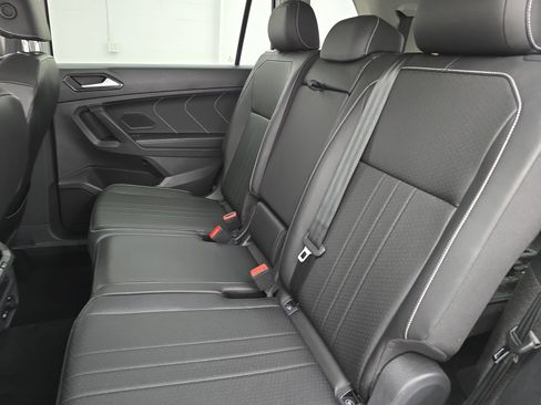 Certified 2022 Volkswagen Tiguan SE w/ Panoramic Sunroof Package image 14